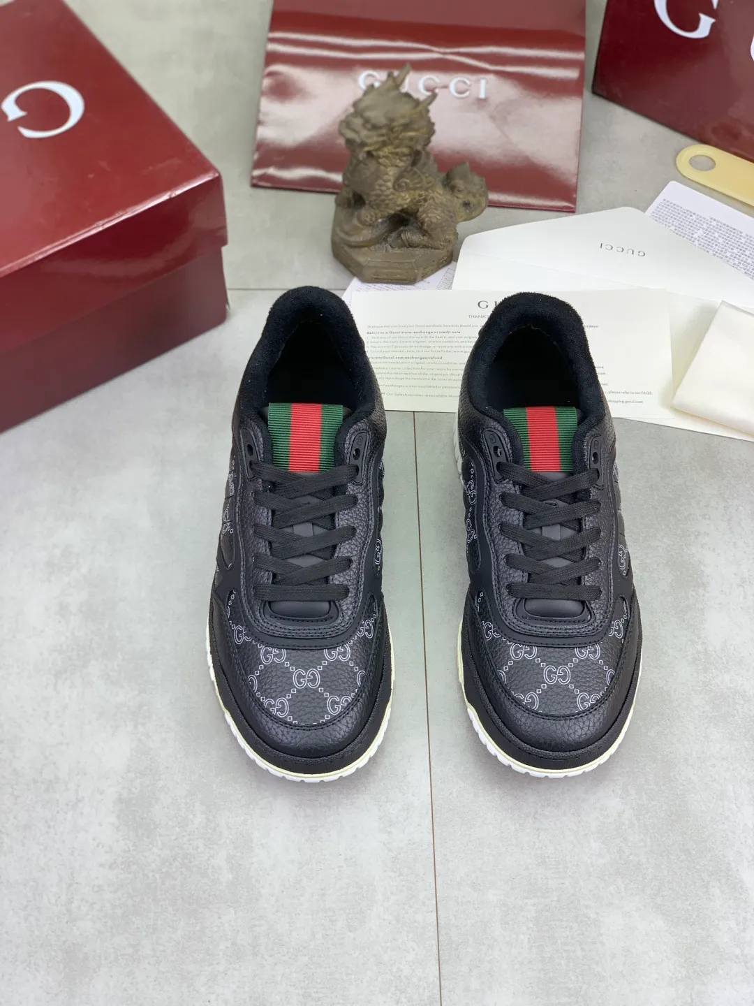 Men's men's shoes 💰P542 new Gucci Gucci couple 🧑‍🤝‍🧑 autumn and winter low-end catwalk casual sneakers, top version! Oil edge craftsmanship. New model for early spring, creating a perfect style, cool and sassy, ​​c-position fashionable wear, classic shoe style with retro and futuristic feel, showing exquisite texture! Open mold to customize high-density outsole. Comes fully packaged. Size: 35-45 Fabric: Imported calfskin punching Lining: Imported original towel lining